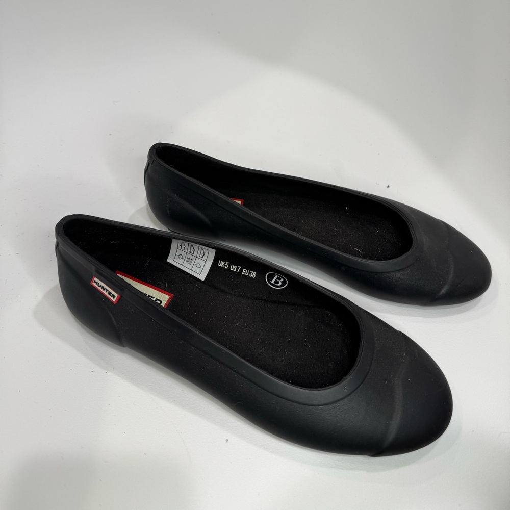 Hunter Black Flats Minimalist Loafers